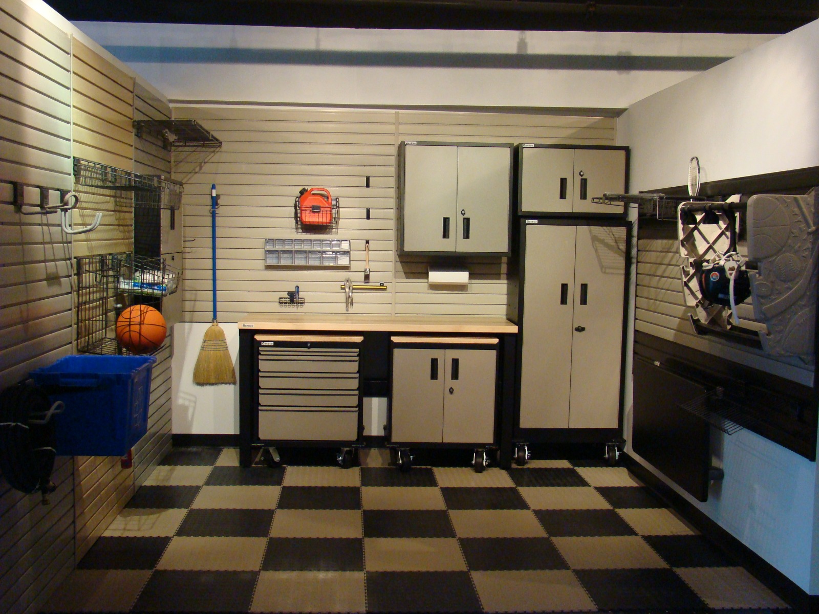 HandiWALL garage organization